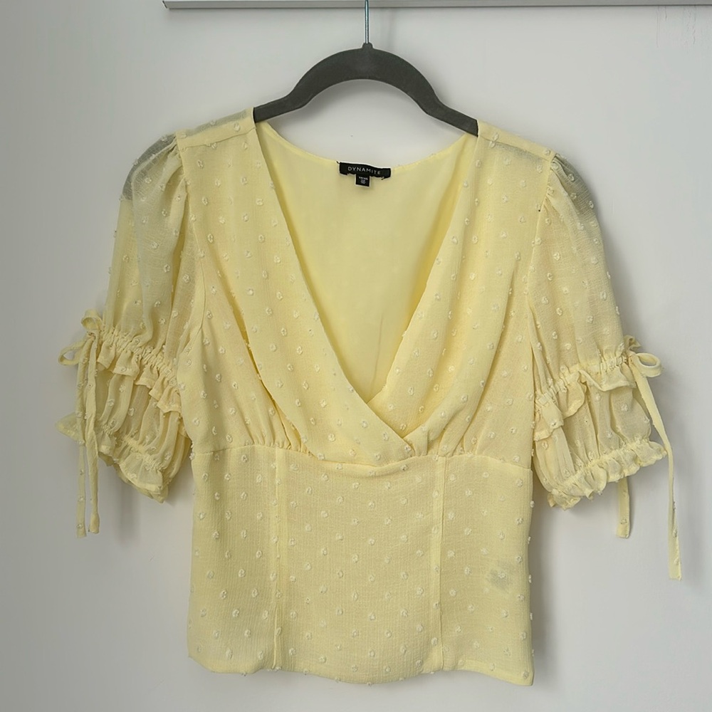 Dynamite butter yellow v neck tie blouse XS